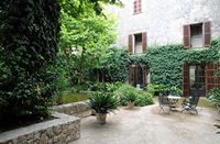 La finca Els Calderers de Sant Joan à Majorque. Patio d'Els Calderers. Cliquer pour agrandir l'image dans Adobe Stock (nouvel onglet).