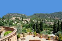 La ville de Valldemossa à Majorque. Hôtel Valldemossa. Cliquer pour agrandir l'image dans Adobe Stock (nouvel onglet).