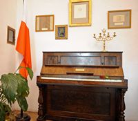 La Chartreuse de Valldemossa à Majorque. Piano majorquin, cellule n° 2 de Chopin et Sand. Cliquer pour agrandir l'image.