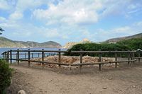 L'île de Cabrera à Majorque. Ruines des baraquements des prisonniers français. Cliquer pour agrandir l'image.