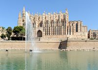 Cathedral of Palma de Mallorca - Cathedral view from the Parc de la Mer. Click to enlarge the image.