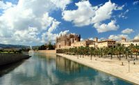Cathedral of Palma de Mallorca - Cathedral Quarter. Click to enlarge the image.