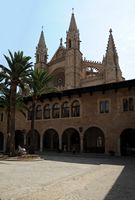The Almudaina Palace in Palma de Mallorca - Place d'Armes. Click to enlarge the image.