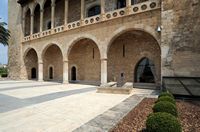 The Almudaina Palace in Palma de Mallorca - Arcade Sea. Click to enlarge the image.
