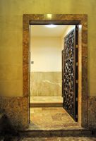 The palace March in Palma - Included in the price of admission: the luxury toilet .... Click to enlarge the image.