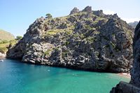 Le village de Sa Calobra à Majorque. Plage du torrent de Pareis. Cliquer pour agrandir l'image.