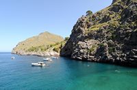 Le village de Sa Calobra à Majorque. Plage du torrent de Pareis. Cliquer pour agrandir l'image.