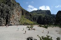 Le village de Sa Calobra à Majorque. Gorges du torrent de Pareis. Cliquer pour agrandir l'image.
