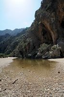 Le village de Sa Calobra à Majorque. Gorges du torrent de Pareis. Cliquer pour agrandir l'image.