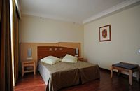Le village de Costa dels Pins à Majorque. Une chambre de l'hôtel Punta Rotja. Cliquer pour agrandir l'image.