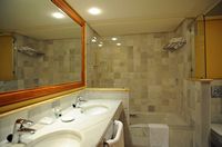 Le village de Costa dels Pins à Majorque. Une chambre de l'hôtel Punta Rotja. Cliquer pour agrandir l'image.