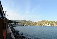 Le village de Port de Sóller à Majorque. Tramway à Port de Sóller. Cliquer pour agrandir l'image.