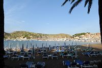 Le village de Port de Sóller à Majorque. Plage d'es Través à Port de Sóller. Cliquer pour agrandir l'image.