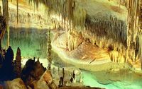 Les grottes du Dragon à Majorque. Grottes du Dragon. Cliquer pour agrandir l'image.