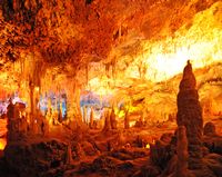 Caves Harpoons (Hams) in Mallorca - "Paradise Lost". Click to enlarge the image.
