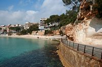 Le village de Porto Cristo à Majorque. La promenade (auteur Frank Vincentz). Cliquer pour agrandir l'image.