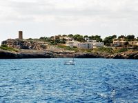The village of Porto Cristo Mallorca - La Tour Hawks (author Olaf Tausch). Click to enlarge the image.