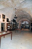 Le sanctuaire de Cura de Randa à Majorque. La salle de grammaire. Cliquer pour agrandir l'image.