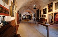 Le sanctuaire de Cura de Randa à Majorque. La salle de grammaire. Cliquer pour agrandir l'image.