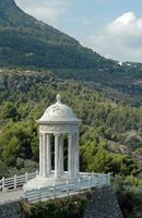 Le domaine de Son Marroig à Majorque. Le temple. Cliquer pour agrandir l'image.