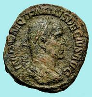 Les ruines de la cité romaine de Pollentia à Majorque. Sesterce romain de l'époque de Trajan Dèce. Cliquer pour agrandir l'image.