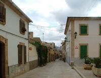 The town of Alcudia in Majorca - The Carrer de la Rectoria (author Antonio de Lorenzo). Click to enlarge the image.