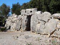 The village of Ses talayotic Païsses Mallorca - The door of the southeast (author Olaf Tausch). Click to enlarge the image.