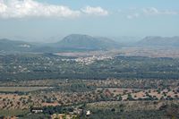 La ville de Búger à Majorque. Búger vue depuis l'ermitage de Santa Magdalena à Inca. Cliquer pour agrandir l'image.
