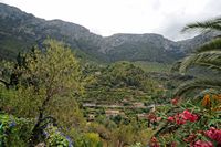 La ville de Deià à Majorque. Deià vue depuis le vieux bourg. Cliquer pour agrandir l'image.