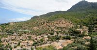 La ville de Deià à Majorque. Route de Deià à Sóller. Cliquer pour agrandir l'image.