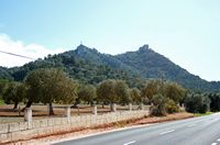 The Sanctuary of Sant Salvador in Felanitx Mallorca - The Puig de Sant Salvador seen from the plain (author Frank Vincentz). Click to enlarge the image.