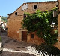 La ville de Fornalutx à Majorque. Carrer de l'Església. Cliquer pour agrandir l'image.