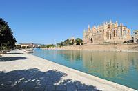 The city of Palma - The artificial lake in the Parc de la Mer. Click to enlarge the image.