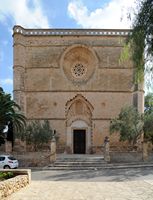 The city of Petra in Mallorca - Facade of the church of Saint-Pierre. Click to enlarge the image.