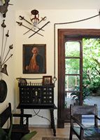 La finca Els Calderers de Sant Joan à Majorque. Le vestibule du manoir, portrait de Manuel de Sentmenat. Cliquer pour agrandir l'image.