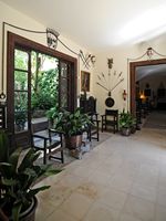 La finca Els Calderers de Sant Joan à Majorque. Le vestibule du manoir. Cliquer pour agrandir l'image.