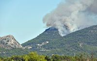 Le village de Randa à Majorque. Feu de forêt au Puig de Randa (auteur Bielv). Cliquer pour agrandir l'image dans Flickr (nouvel onglet).