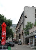 La ville de Mostar en Herzégovine. Immeuble endommagé. Cliquer pour agrandir l'image.