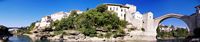 La ville de Mostar en Herzégovine. Panorama du vieux pont (auteur Luigi Guarino). Cliquer pour agrandir l'image.