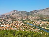La ville de Trebinje en Herzégovine. Vue générale (auteur AltynAsyr). Cliquer pour agrandir l'image.