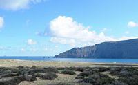 The natural park del Archipiélago Chinijo in Lanzarote. The island Roque del Este west of Cape Fariones. Click to enlarge the image in Adobe Stock (new tab).