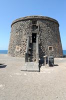 The village of El Cotillo in Fuerteventura. The Tower of Tostón. Click to enlarge the image in Adobe Stock (new tab).