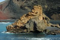The village of El Golfo in Lanzarote. the Dyke del Golfo volcano. Click to enlarge the image in Adobe Stock (new tab).