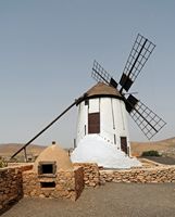 The village of Tiscamanita in Fuerteventura. Moulin. Click to enlarge the image in Adobe Stock (new tab).