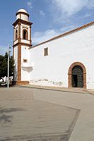 The town of Antigua in Fuerteventura. The Church of Our Lady of La Antigua. Click to enlarge the image in Adobe Stock (new tab).