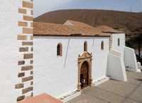 The town of Betancuria in Fuerteventura. The Santa María church. Click to enlarge the image in Adobe Stock (new tab).