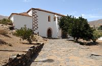 The town of Betancuria in Fuerteventura. The hermitage of San Diego Alcalá (Alcalá San Diego), left the chapel of the cave. Click to enlarge the image in Adobe Stock (new tab).