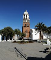 La ville de Teguise à Lanzarote. La Plaza de la Constitución. Cliquer pour agrandir l'image dans Adobe Stock (nouvel onglet).