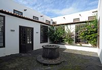 La ville de Teguise à Lanzarote. Patio du Palais Spínola. Cliquer pour agrandir l'image dans Adobe Stock (nouvel onglet).