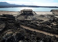 The town of Yaiza in Lanzarote. The salt marshes of Janubio. Click to enlarge the image in Adobe Stock (new tab).